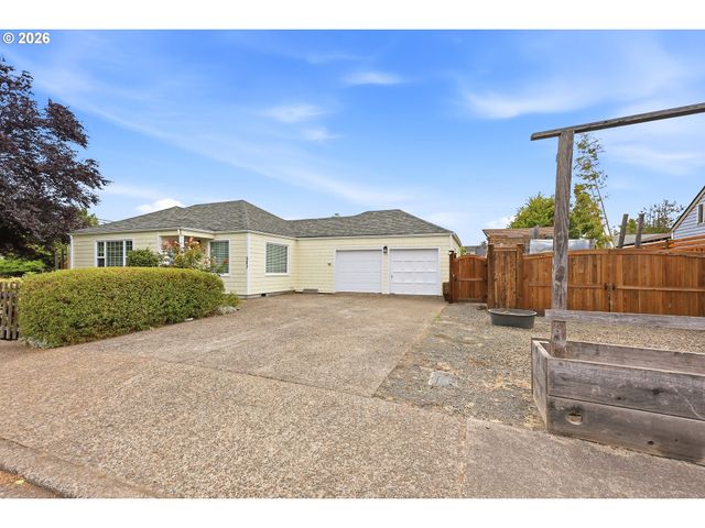583 17TH St, Springfield, OR 97477