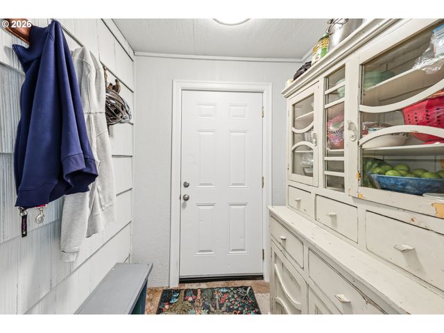 583 17TH St, Springfield, OR 97477