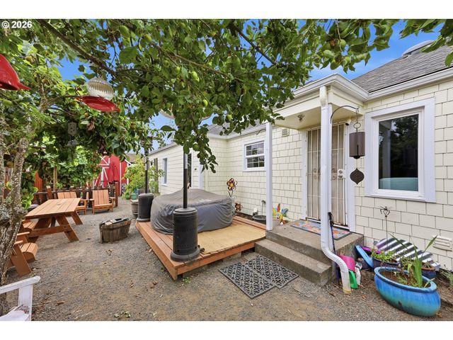 583 17TH St, Springfield, OR 97477