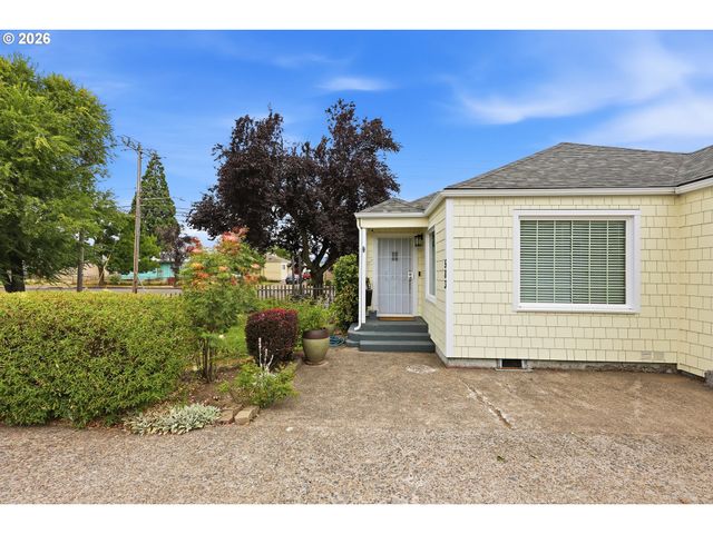 583 17TH St, Springfield, OR 97477