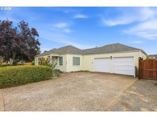 583 17TH St, Springfield, OR 97477