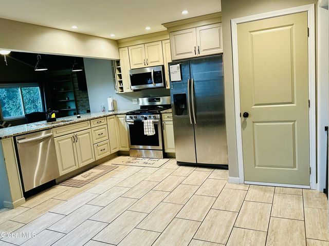 3219 Williams Street, Rotterdam, NY 12306