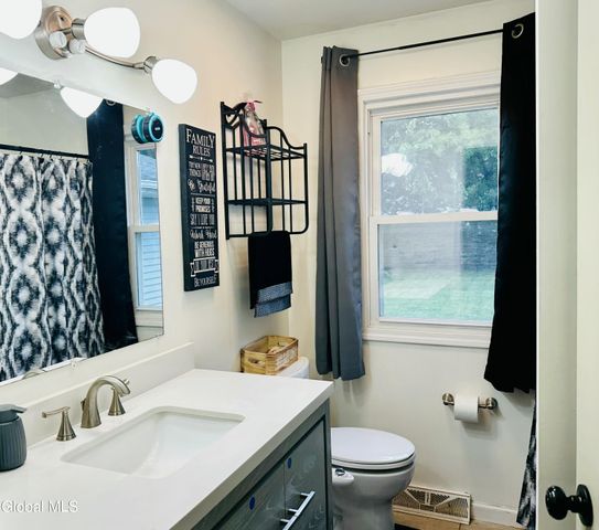 3219 Williams Street, Rotterdam, NY 12306