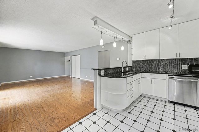 2150 S Vaughn Way 204D, Aurora, CO 80014