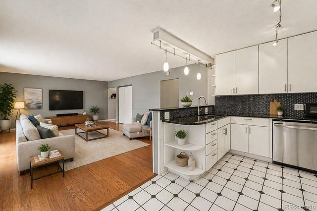 2150 S Vaughn Way 204D, Aurora, CO 80014