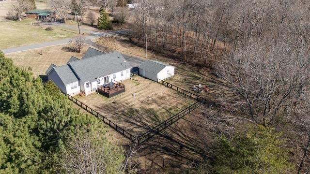 111 Contrary Rd, Burns, TN 37029