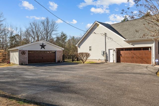 111 Contrary Rd, Burns, TN 37029