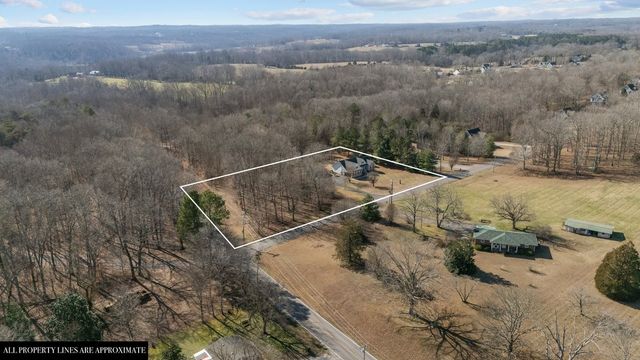 111 Contrary Rd, Burns, TN 37029