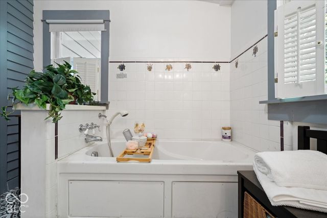 11822 Center Street, Indianapolis, IN 46236