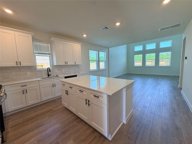 6215 Royal Palm Drive, Manvel, TX 77578