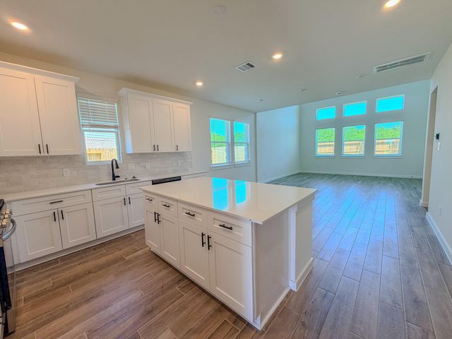 6215 Royal Palm Drive, Manvel, TX 77578