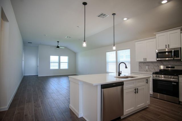 6215 Royal Palm Drive, Manvel, TX 77578