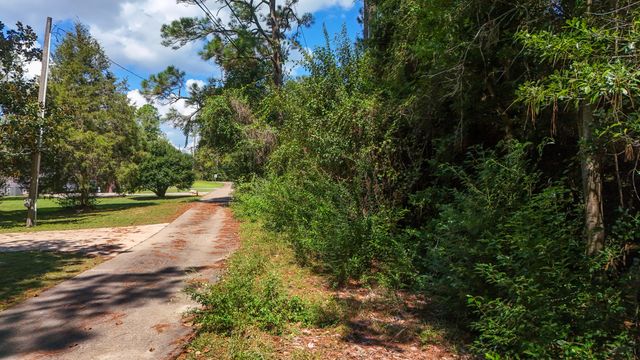 Lot 6 Lake Court, Defuniak Springs, FL 32433