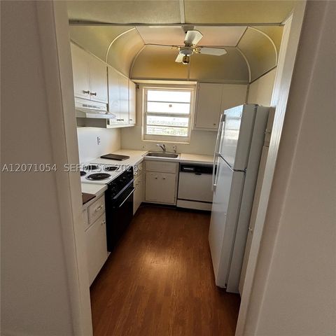 2500 NE 48th Ln 806, Fort Lauderdale, FL 33308