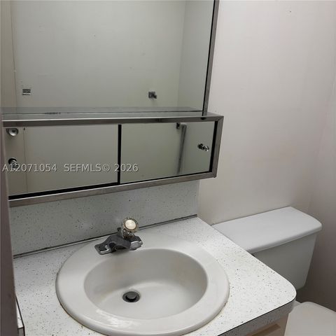 2500 NE 48th Ln 806, Fort Lauderdale, FL 33308