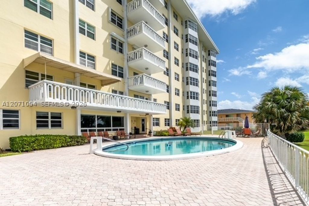 2500 NE 48th Ln 806, Fort Lauderdale, FL 33308