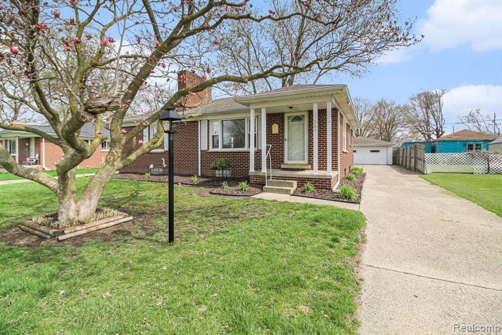 385 Devonshire Street, Ypsilanti, MI 48198