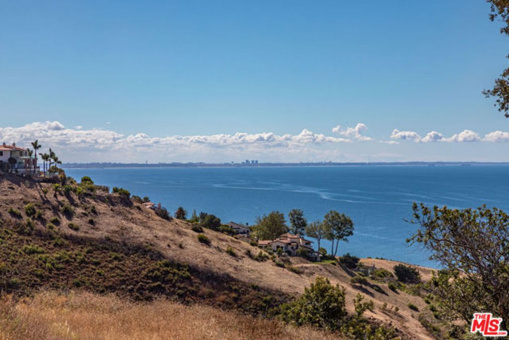 22077 Carbon Mesa Road, Malibu, CA 90265
