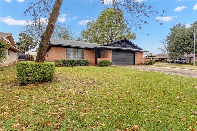 509 Dean Drive, Denison, TX 75020