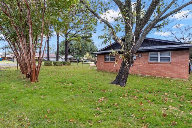 509 Dean Drive, Denison, TX 75020