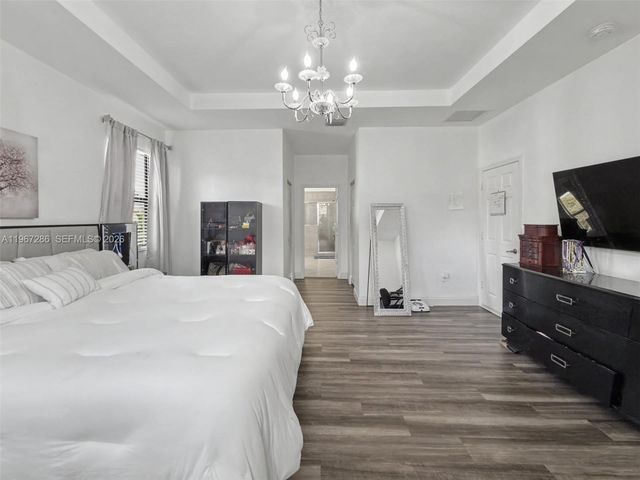 16673 SW 44th St, Miami, FL 33185