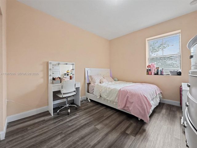 16673 SW 44th St, Miami, FL 33185