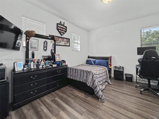 16673 SW 44th St, Miami, FL 33185