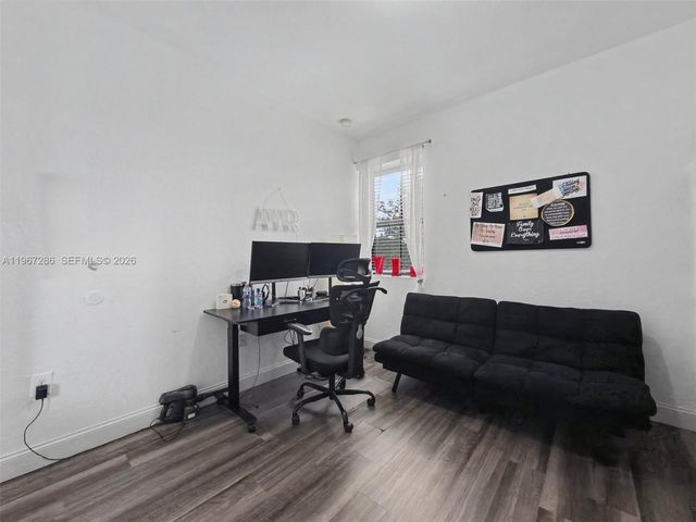 16673 SW 44th St, Miami, FL 33185