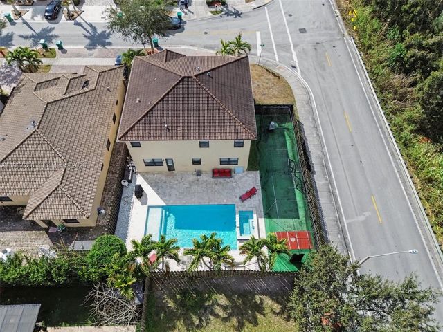 16673 SW 44th St, Miami, FL 33185