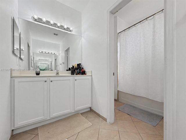 16673 SW 44th St, Miami, FL 33185