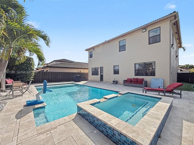 16673 SW 44th St, Miami, FL 33185