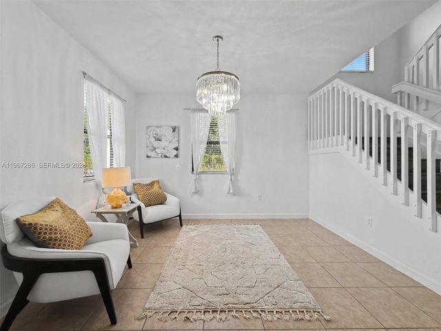 16673 SW 44th St, Miami, FL 33185