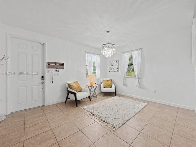 16673 SW 44th St, Miami, FL 33185