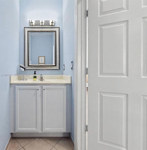 16673 SW 44th St, Miami, FL 33185