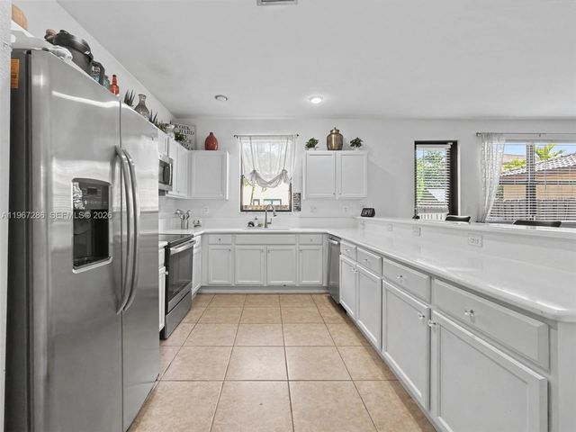 16673 SW 44th St, Miami, FL 33185