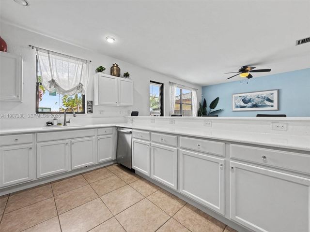 16673 SW 44th St, Miami, FL 33185