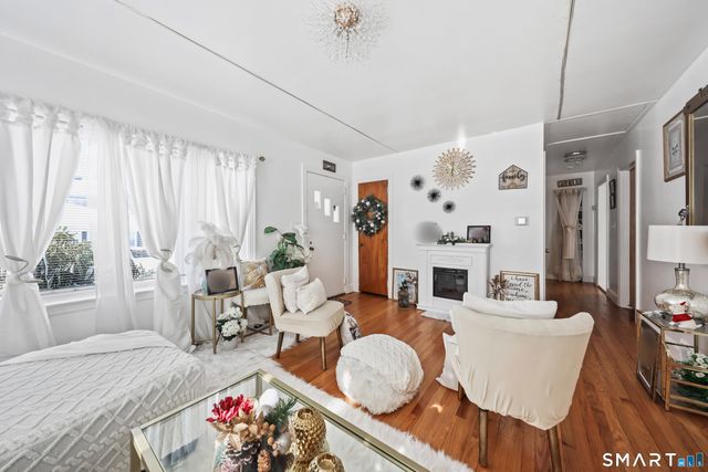 17 Rosedale Avenue, Waterbury, CT 06705