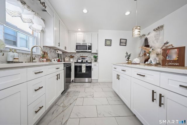 17 Rosedale Avenue, Waterbury, CT 06705