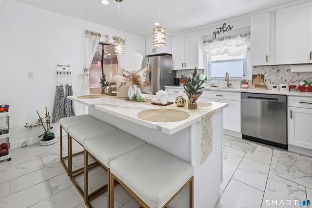 17 Rosedale Avenue, Waterbury, CT 06705