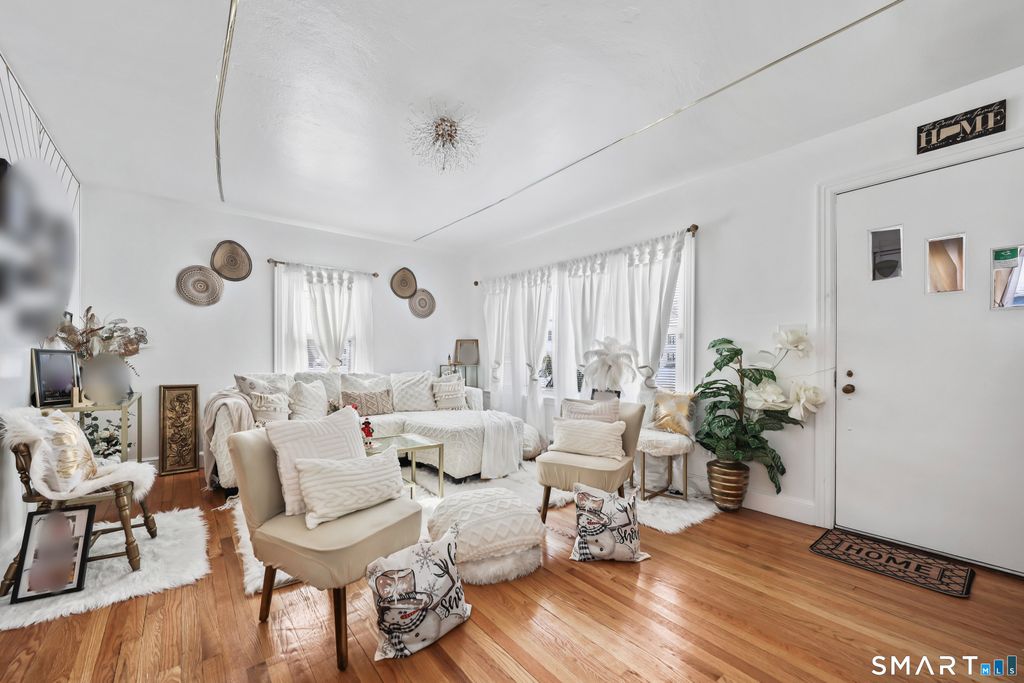 17 Rosedale Avenue, Waterbury, CT 06705