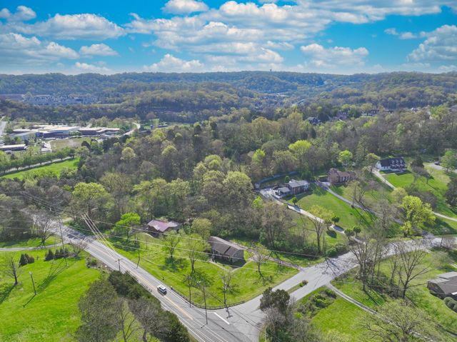 7635 Charlotte Pike Unit B, Nashville, TN 37209