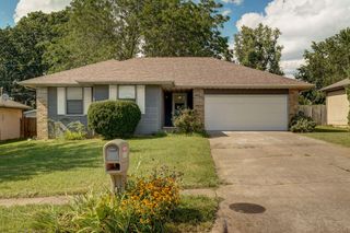 2455 West Roxbury Street, Springfield, MO 65807