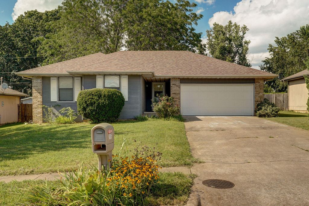 2455 West Roxbury Street, Springfield, MO 65807