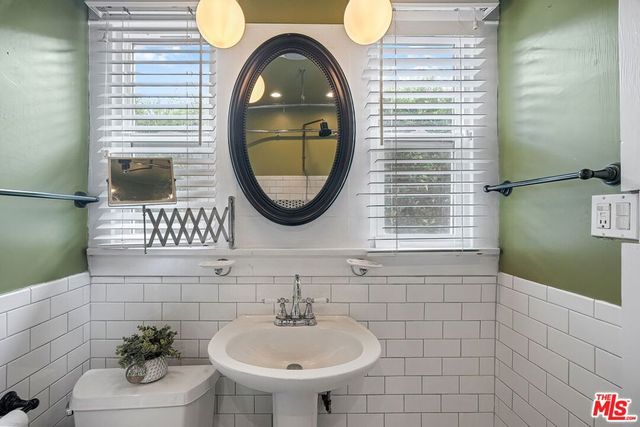 8966 Cadillac Avenue, Los Angeles, CA 90034