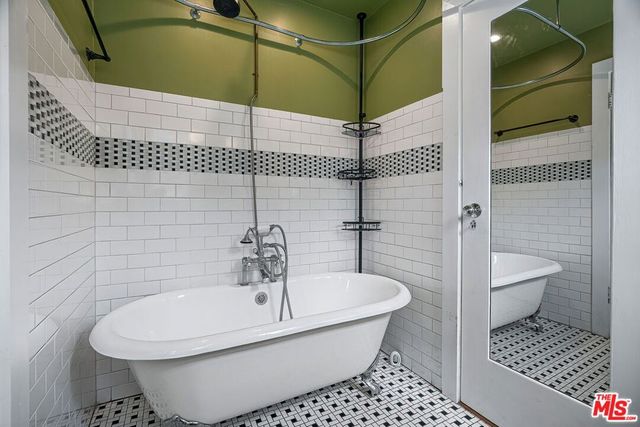 8966 Cadillac Avenue, Los Angeles, CA 90034