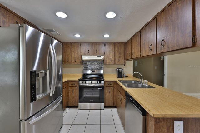 2824 BELLWOOD DRIVE, Brandon, FL 33511