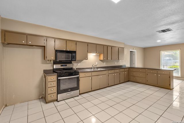 146 Stapleton St, San Antonio, TX 78227
