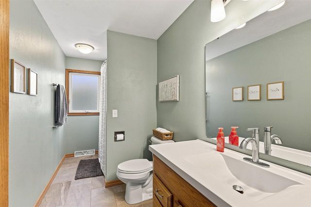 815 ECKARDT COURT, Oshkosh, WI 54902