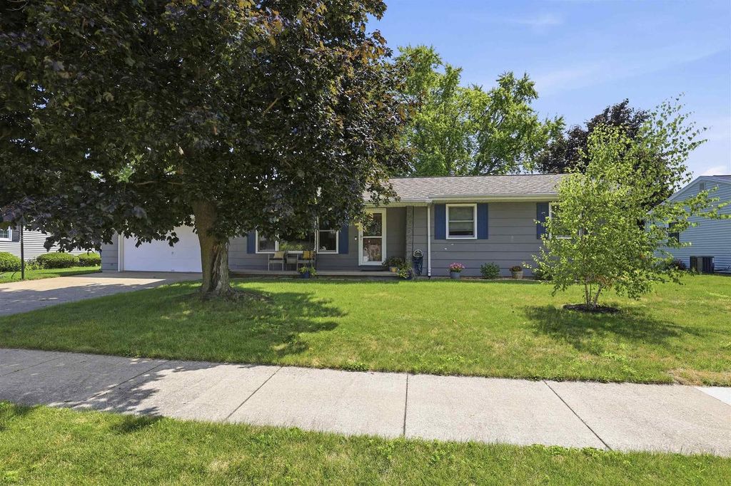 815 ECKARDT COURT, Oshkosh, WI 54902