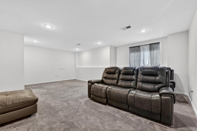 76 Magnolia Park Road, Middletown, NY 10940